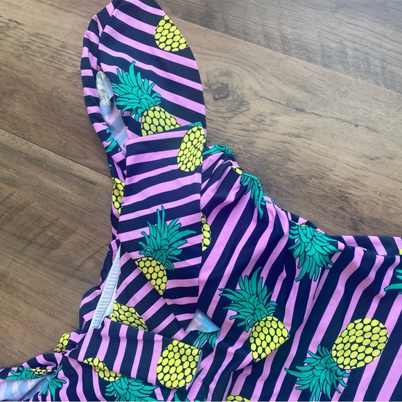 ELOQUII Pineapple Stripe Off-Shoulder One-Piece Swimsuit Size 16 - Picture 4 of 8